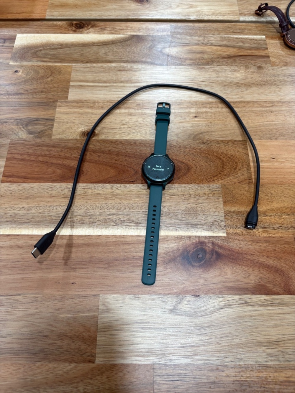Garmin Lily 2 Active - Jasper Green with Silicone Band - Picture 4 of 7